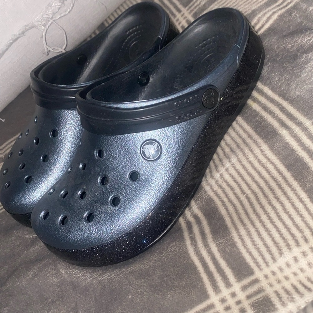 Crocs Size M 5 W7